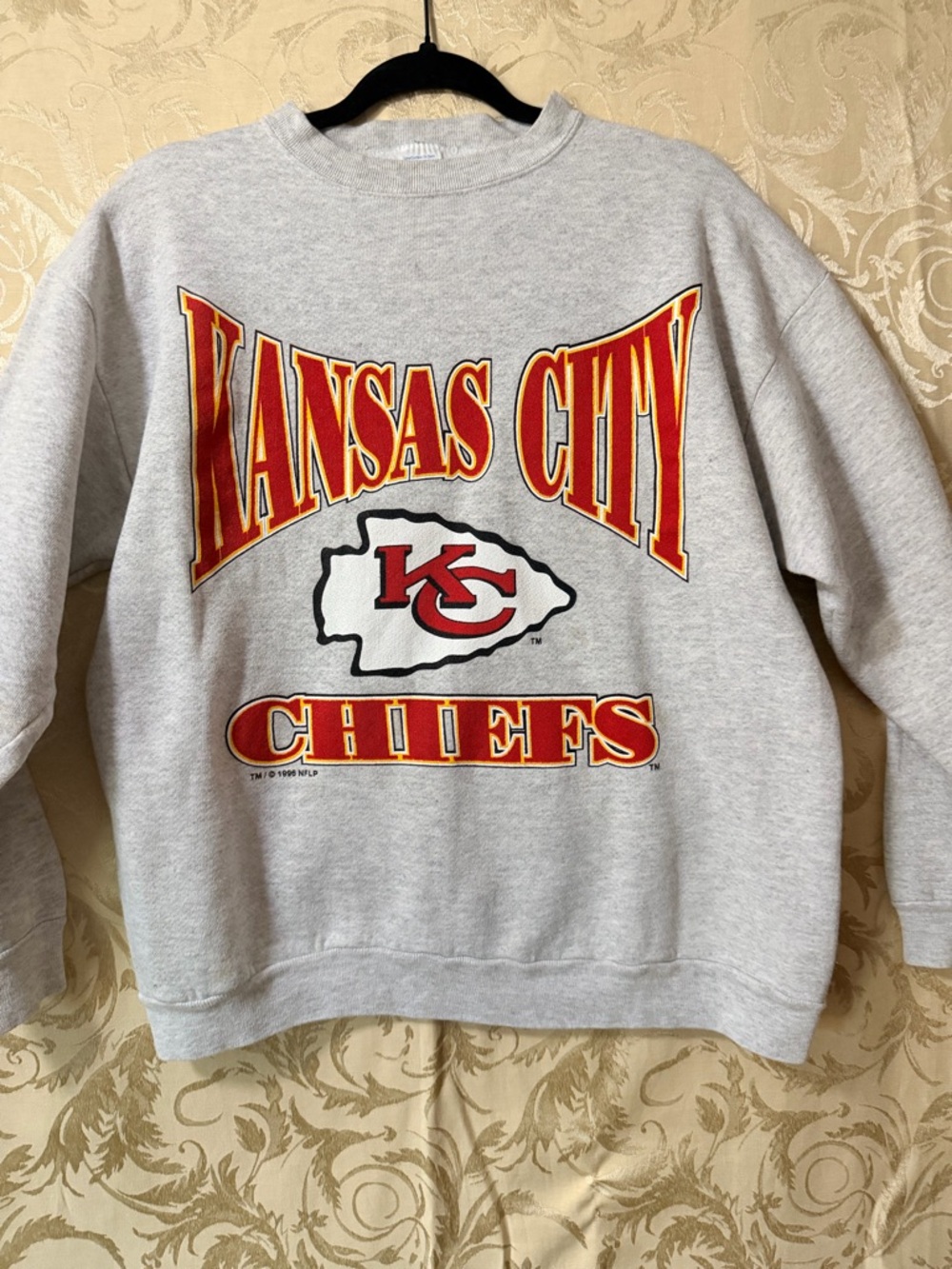 LOGO 7 Vtg Kansas City Chiefs Gray Crewneck Sweatshirt with Red and Gold Logo